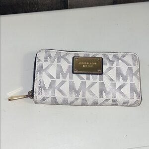 Michael Kors White Wallet with Gold Logo Plate
